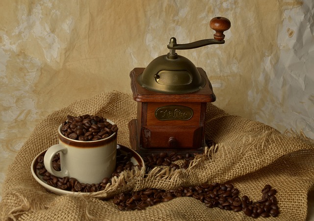 Starý mlýnek na kávu