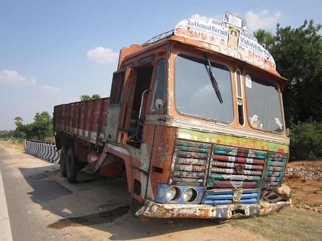 starší typ nákladního automobilu
